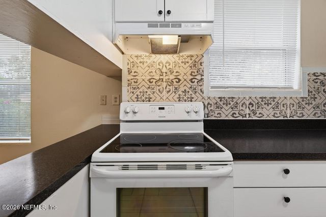 1954 BURKHOLDER Circle E, Jacksonville, FL 32216