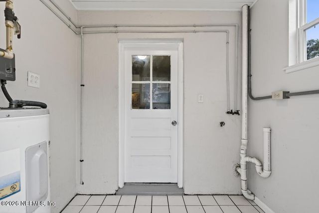 1954 BURKHOLDER Circle E, Jacksonville, FL 32216