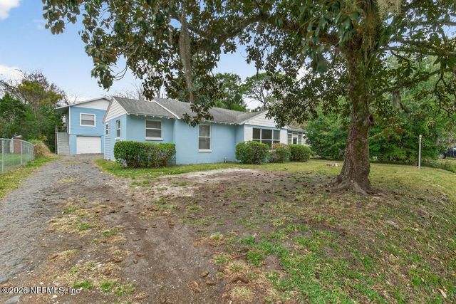 1954 BURKHOLDER Circle E, Jacksonville, FL 32216