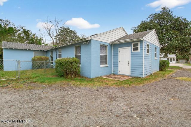 1954 BURKHOLDER Circle E, Jacksonville, FL 32216