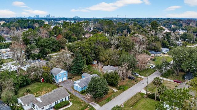 1954 BURKHOLDER Circle E, Jacksonville, FL 32216