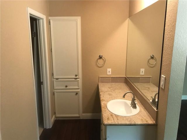 10106 Missel Thrush DR, Austin, TX 78750