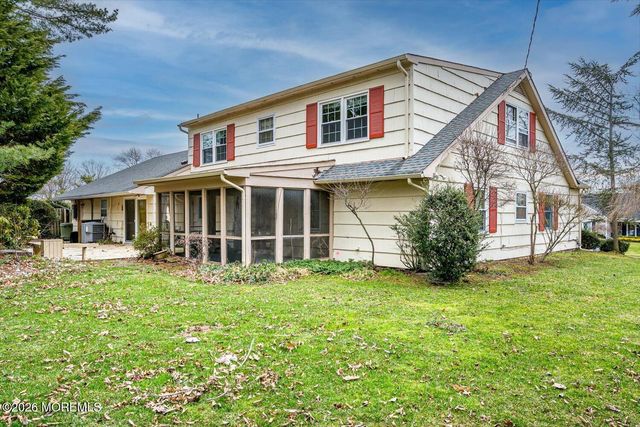 12 Lakeridge Drive, Matawan, NJ 07747