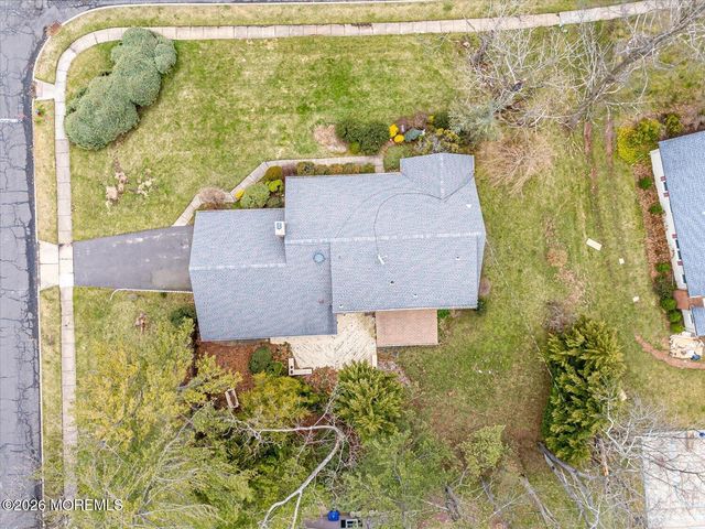 12 Lakeridge Drive, Matawan, NJ 07747
