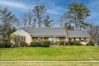 12 Lakeridge Drive, Matawan, NJ 07747