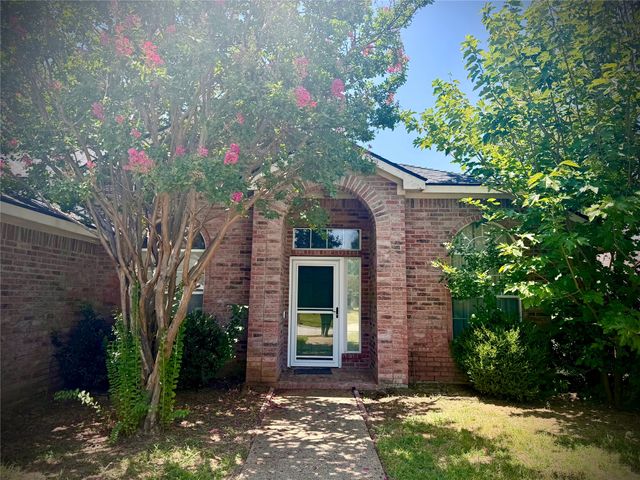 3203 Blue Jay Drive, Corinth, TX 76210