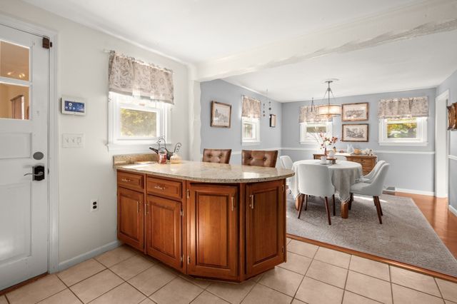 9 Parker Rd, Groveland, MA 01834