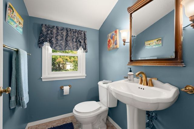 9 Parker Rd, Groveland, MA 01834