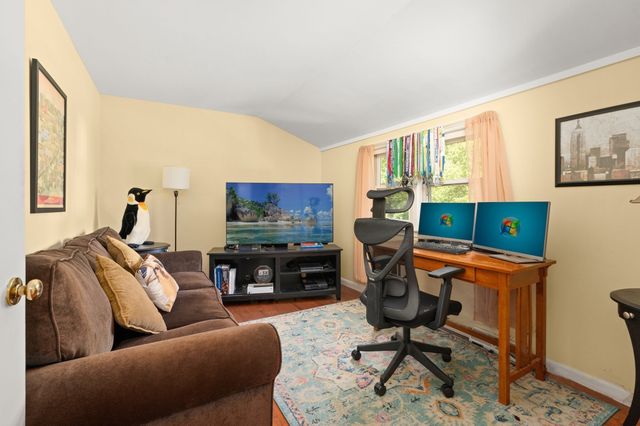9 Parker Rd, Groveland, MA 01834