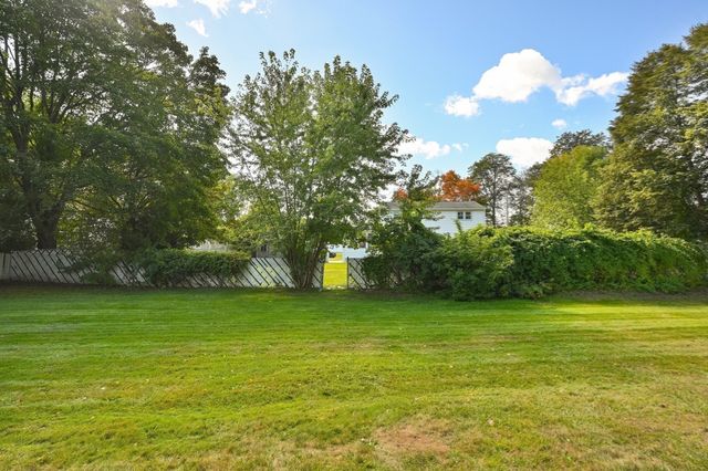 9 Parker Rd, Groveland, MA 01834