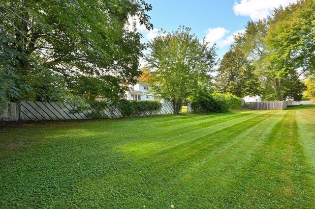 9 Parker Rd, Groveland, MA 01834