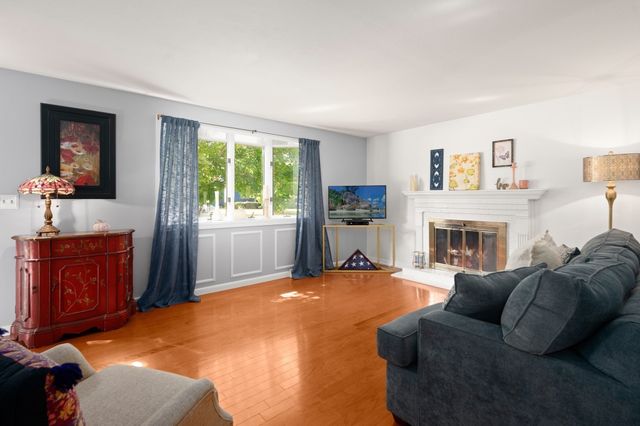 9 Parker Rd, Groveland, MA 01834