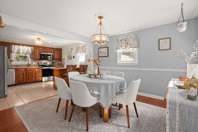 9 Parker Rd, Groveland, MA 01834