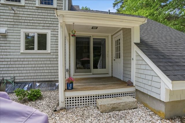 7 Amber Rd, Hingham, MA 02043