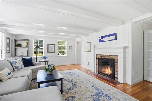 7 Amber Rd, Hingham, MA 02043