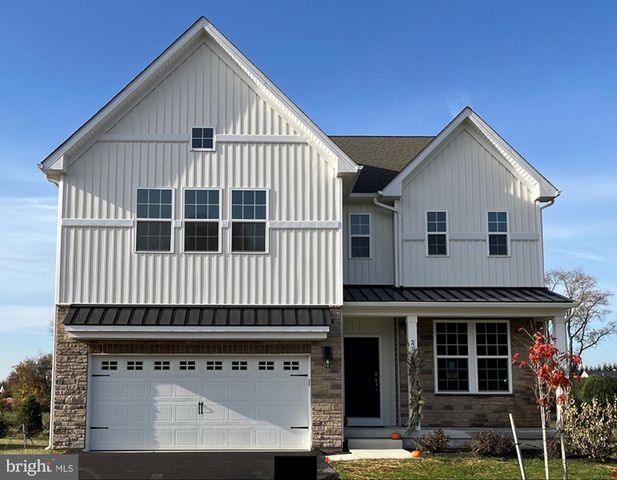 121 WINDING RD, Forks Township, PA 18040