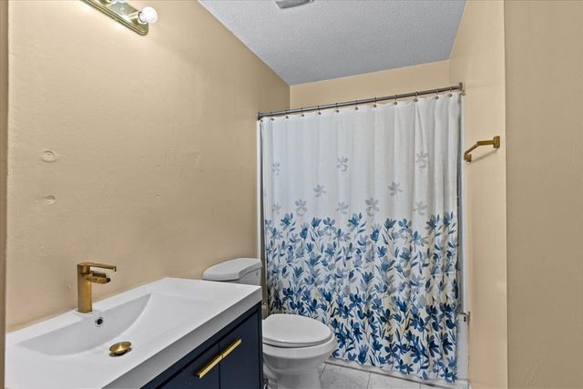 1258 Meadowlake Dr, Ozark, AL 36360