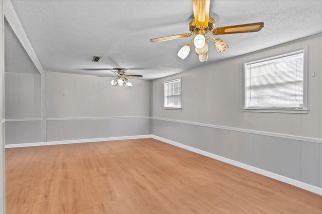 1258 Meadowlake Dr, Ozark, AL 36360