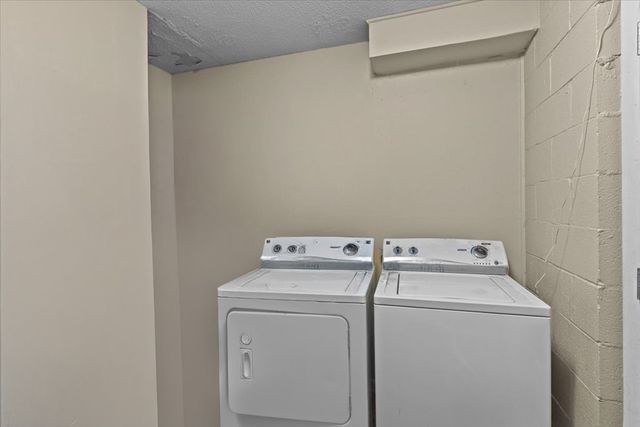 1258 Meadowlake Dr, Ozark, AL 36360