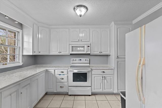 1258 Meadowlake Dr, Ozark, AL 36360