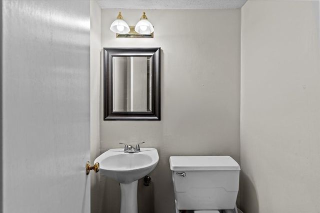 1258 Meadowlake Dr, Ozark, AL 36360