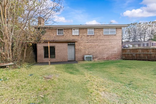 1258 Meadowlake Dr, Ozark, AL 36360