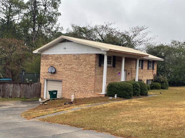 1258 Meadowlake Dr, Ozark, AL 36360