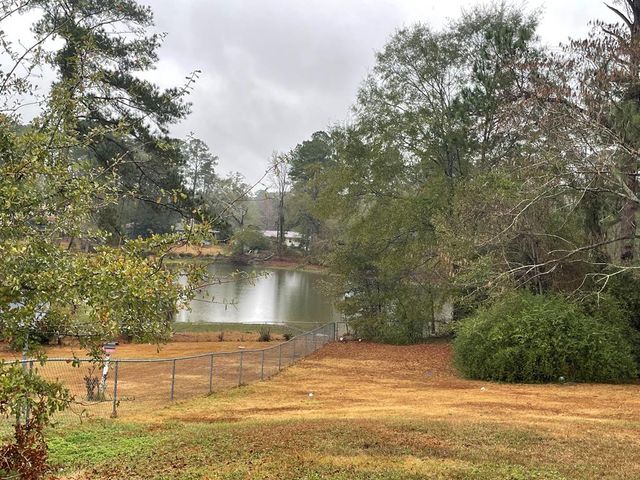 1258 Meadowlake Dr, Ozark, AL 36360