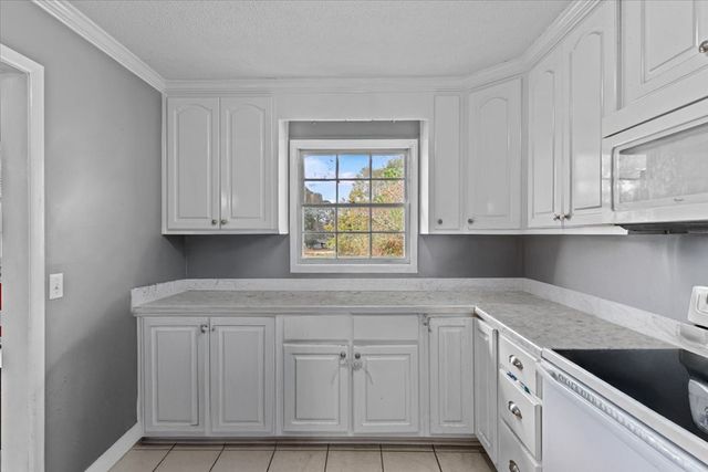 1258 Meadowlake Dr, Ozark, AL 36360