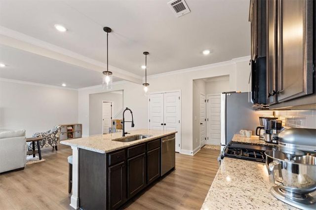 4231 Portsbrook Avenue, Snellville, GA 30039