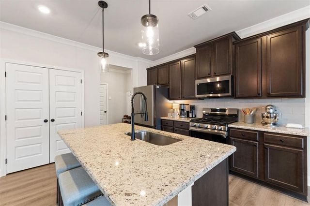 4231 Portsbrook Avenue, Snellville, GA 30039