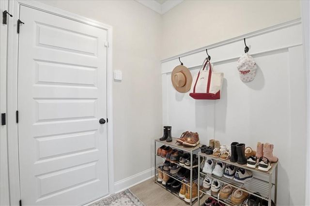 4231 Portsbrook Avenue, Snellville, GA 30039