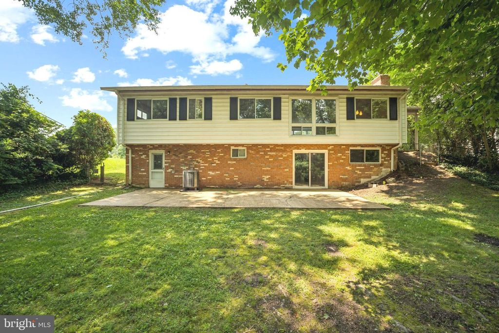 8801 GATESHEAD RD, Alexandria, VA 22309
