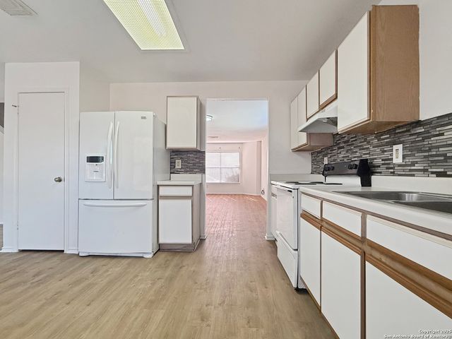7011 Cole Creek, Converse, TX 78109