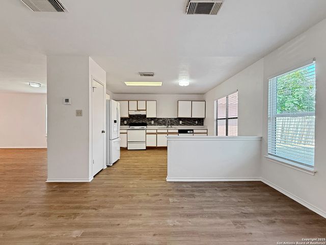 7011 Cole Creek, Converse, TX 78109