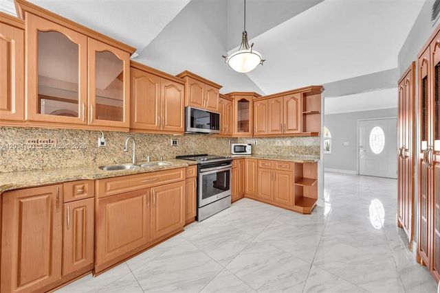 5445 W 27th Lane, Hialeah, FL 33016