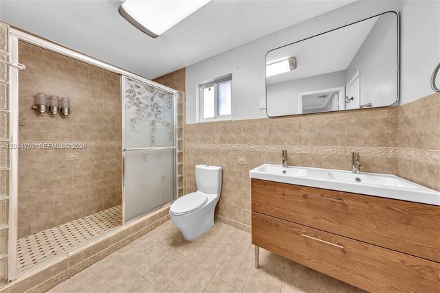 5445 W 27th Lane, Hialeah, FL 33016