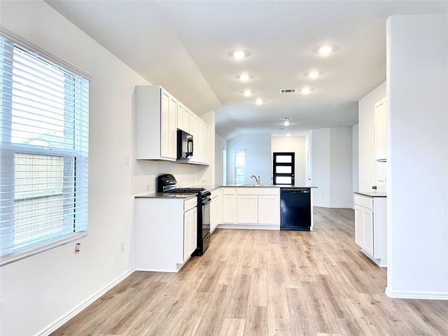 305 Milliner LOOP, Hutto, TX 78634