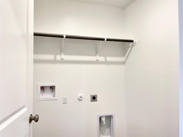 305 Milliner LOOP, Hutto, TX 78634