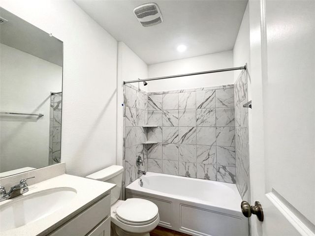 305 Milliner LOOP, Hutto, TX 78634