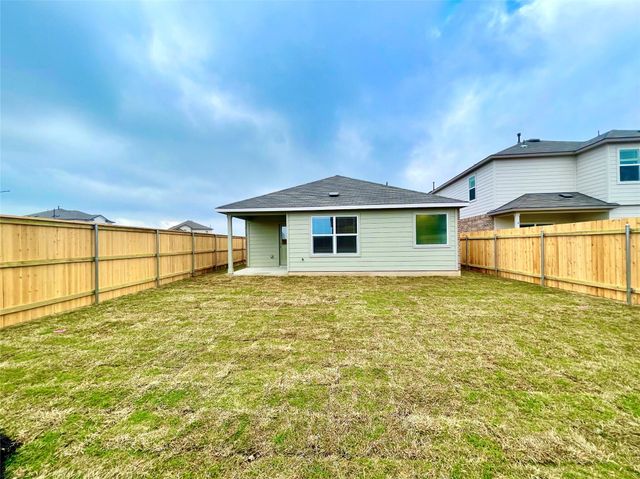 305 Milliner LOOP, Hutto, TX 78634