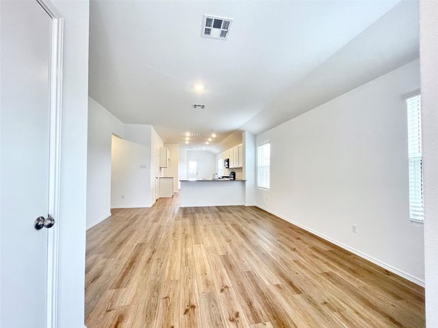 305 Milliner LOOP, Hutto, TX 78634