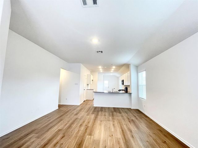 305 Milliner LOOP, Hutto, TX 78634