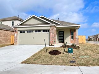 305 Milliner LOOP, Hutto, TX 78634