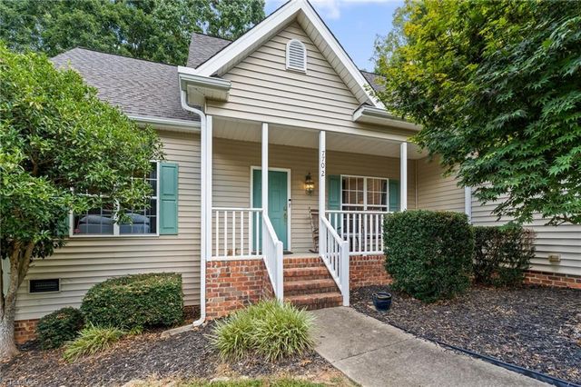 7702 Perthshire Drive, Oak Ridge, NC 27310