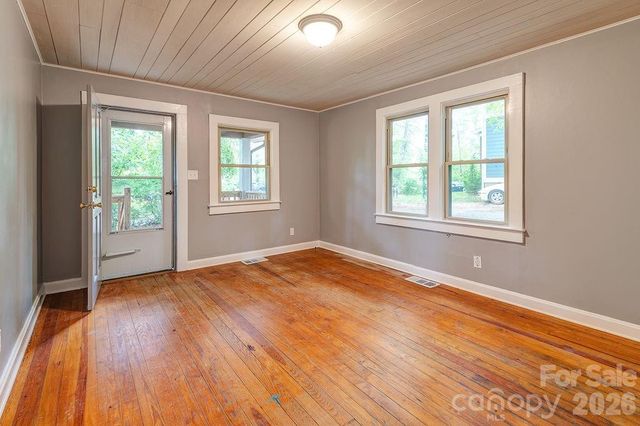1 Narbeth Road, Asheville, NC 28806