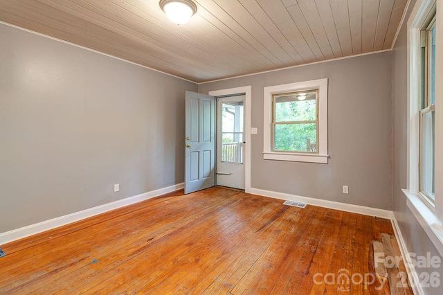 1 Narbeth Road, Asheville, NC 28806