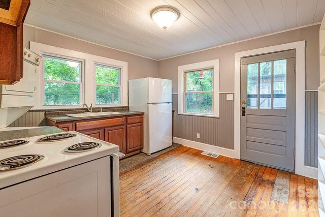 1 Narbeth Road, Asheville, NC 28806