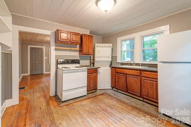 1 Narbeth Road, Asheville, NC 28806