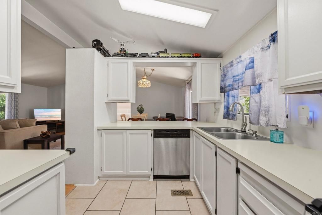 Image 11 of property listing at 4616 N River Road 27, Oceanside, CA 92057